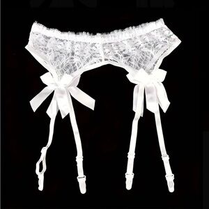 White Lace Garder Belt Stretchy With Satin Bows NEW